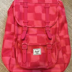 Herschel Little America Mid in hot pink/stencil checker
